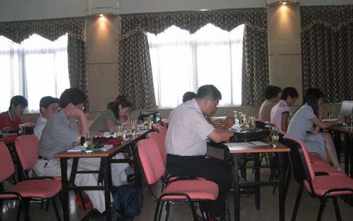 “十一五”中國制造業(yè)信息化技術(shù)及其標(biāo)準(zhǔn)化發(fā)展研討會暨2004年全國工業(yè)自動化系統(tǒng)與集成標(biāo)準(zhǔn)化技術(shù)委員會年會及工業(yè)機器人標(biāo)準(zhǔn)劃分技術(shù)委員會換屆會，各參會人員聽取演講人員的報告，吸取經(jīng)驗